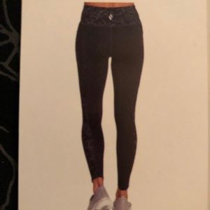 Skechers Ladies' GOWALK High Waist Tight Legging - Black and Gray - Size M. NWT
